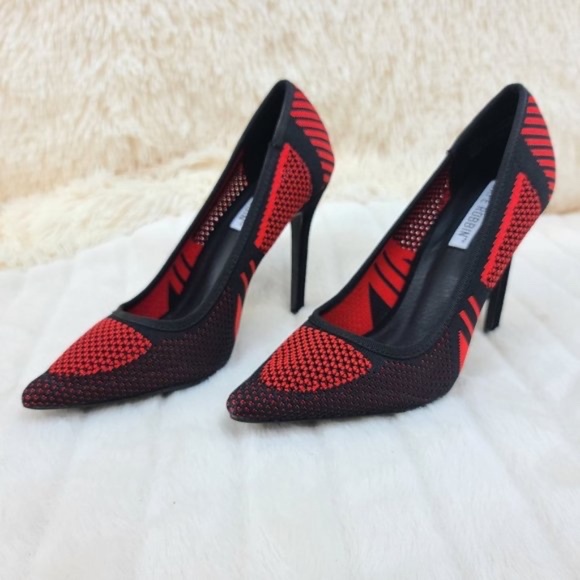 * Cape Robbin Red & Black Knit Pointy Toe Pump With 4" High Heel - Picture 8 of 9
